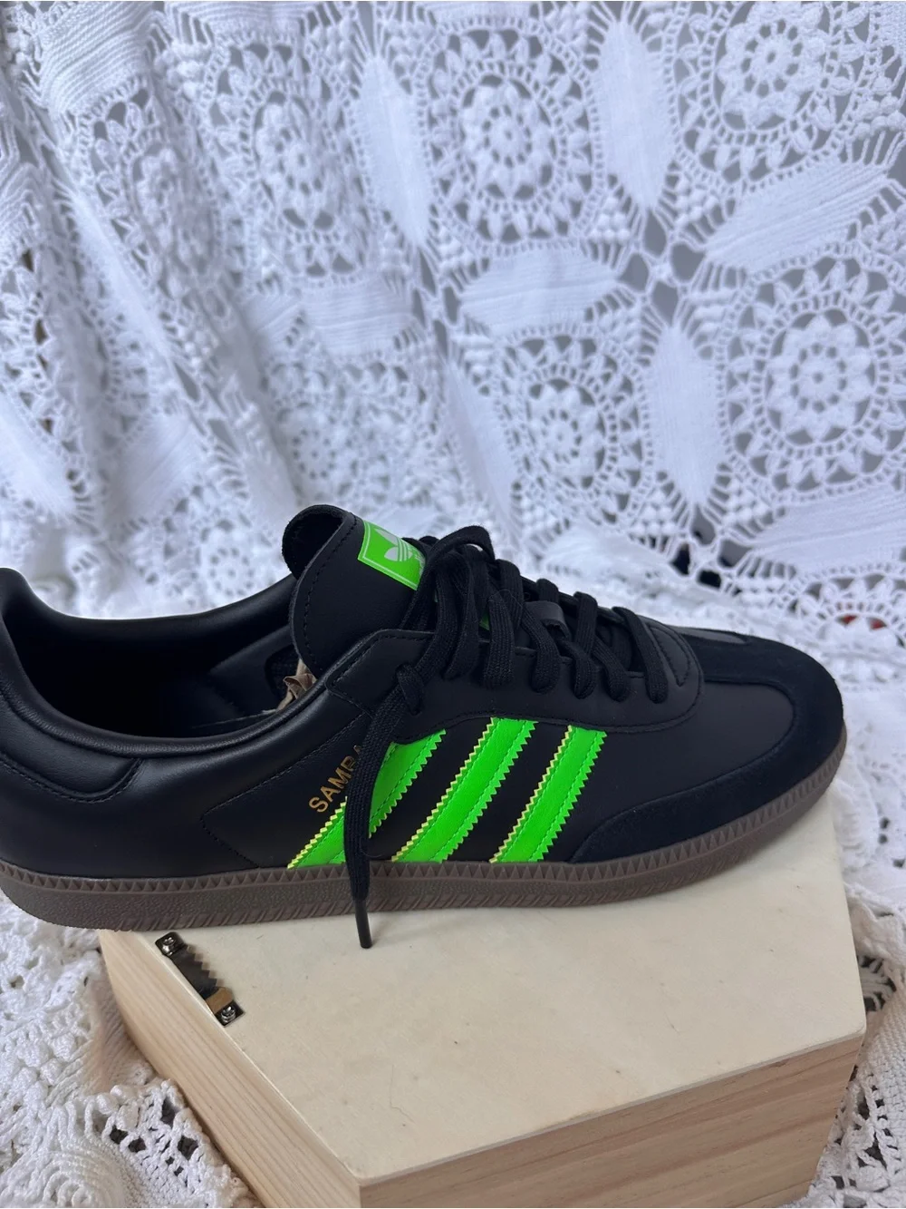 adidas Samba OG Black Screaming Green Gum JR0911 Men's Size 11 BNIB Deadstock